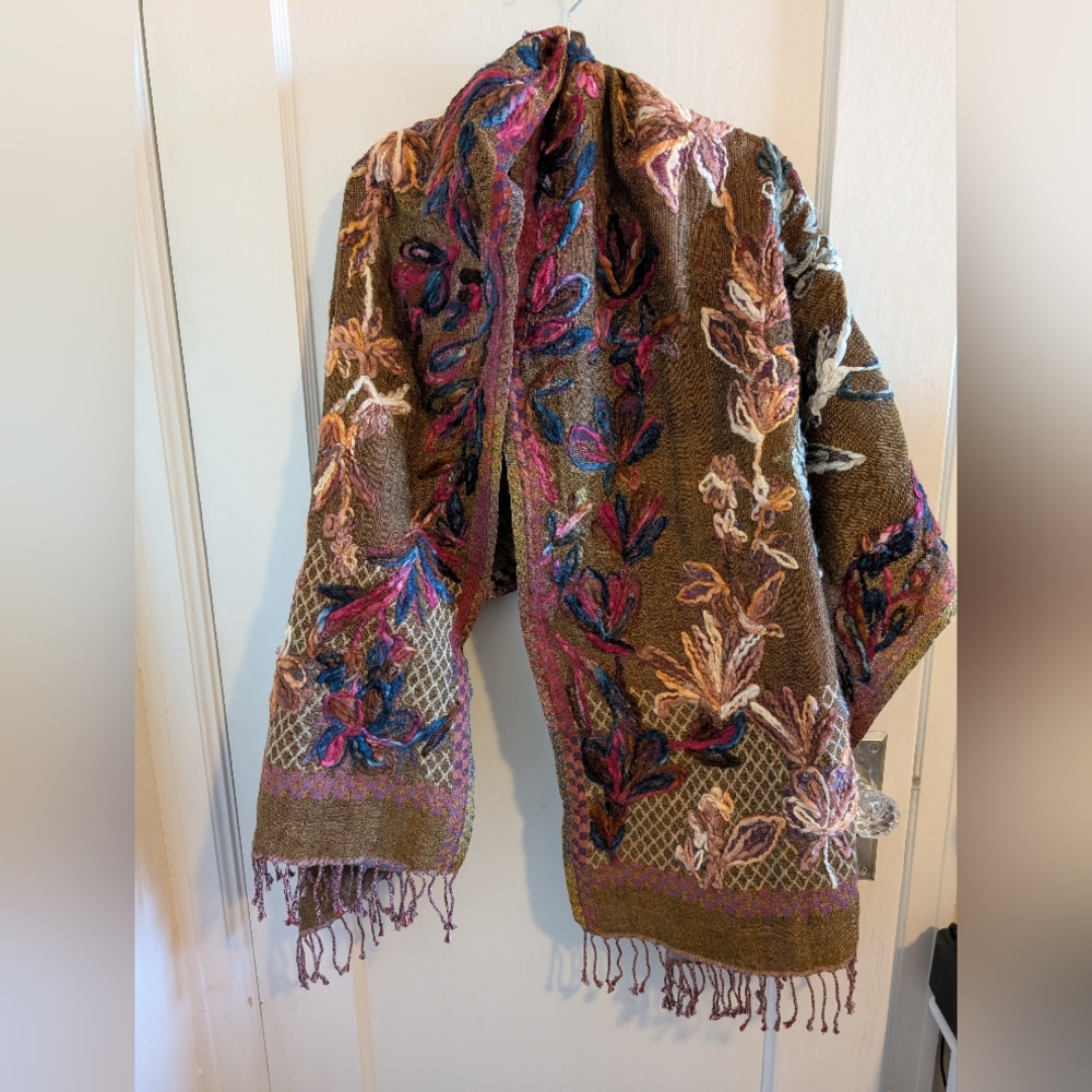 Beautiful Boho Floral Embroidered Women's Fringed Shawl